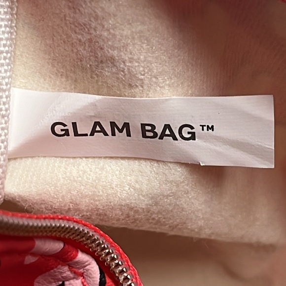 IPSY Hearts Glam Bag. - Picture 6 of 7